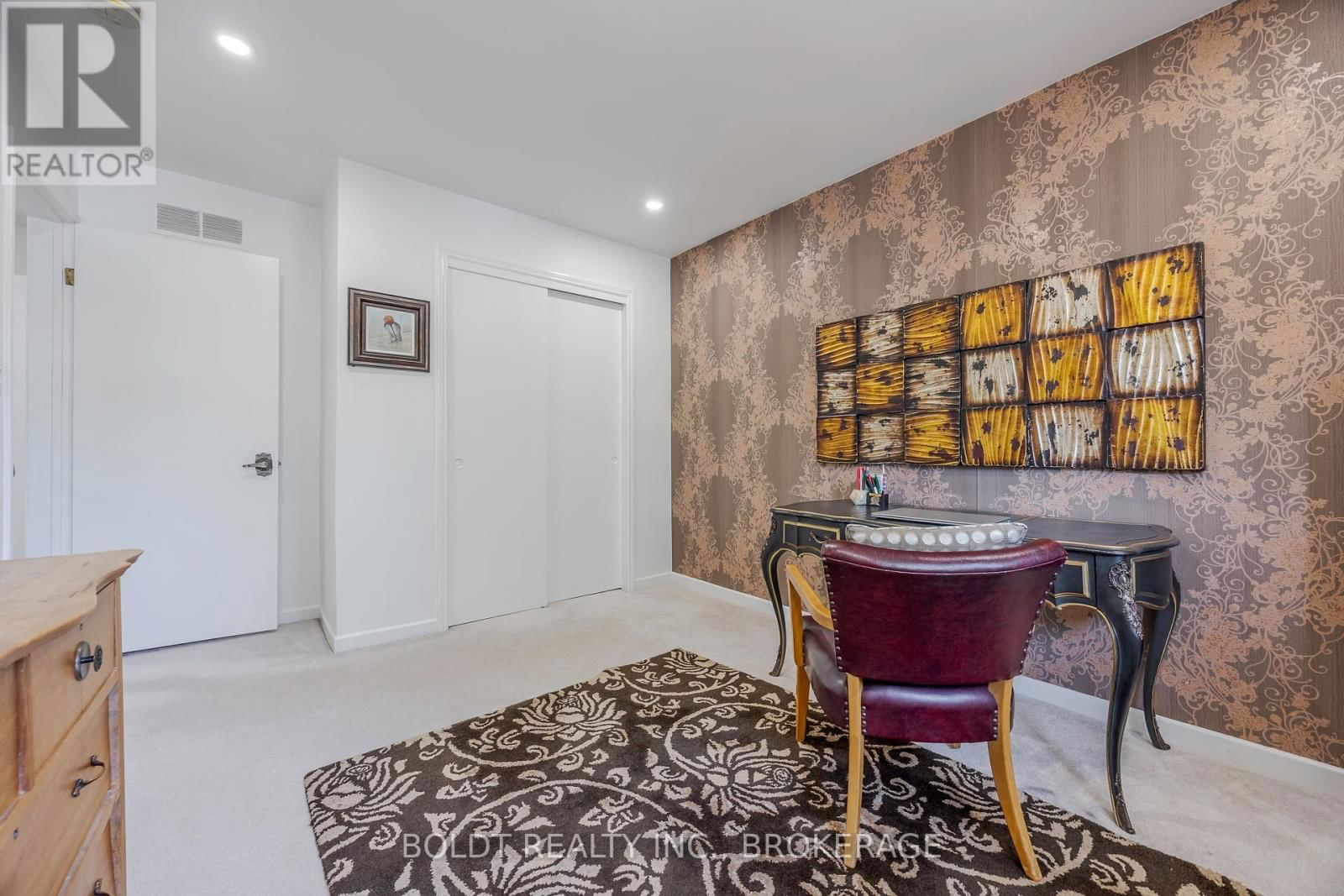 5 WOODGARDEN COURT Image 21