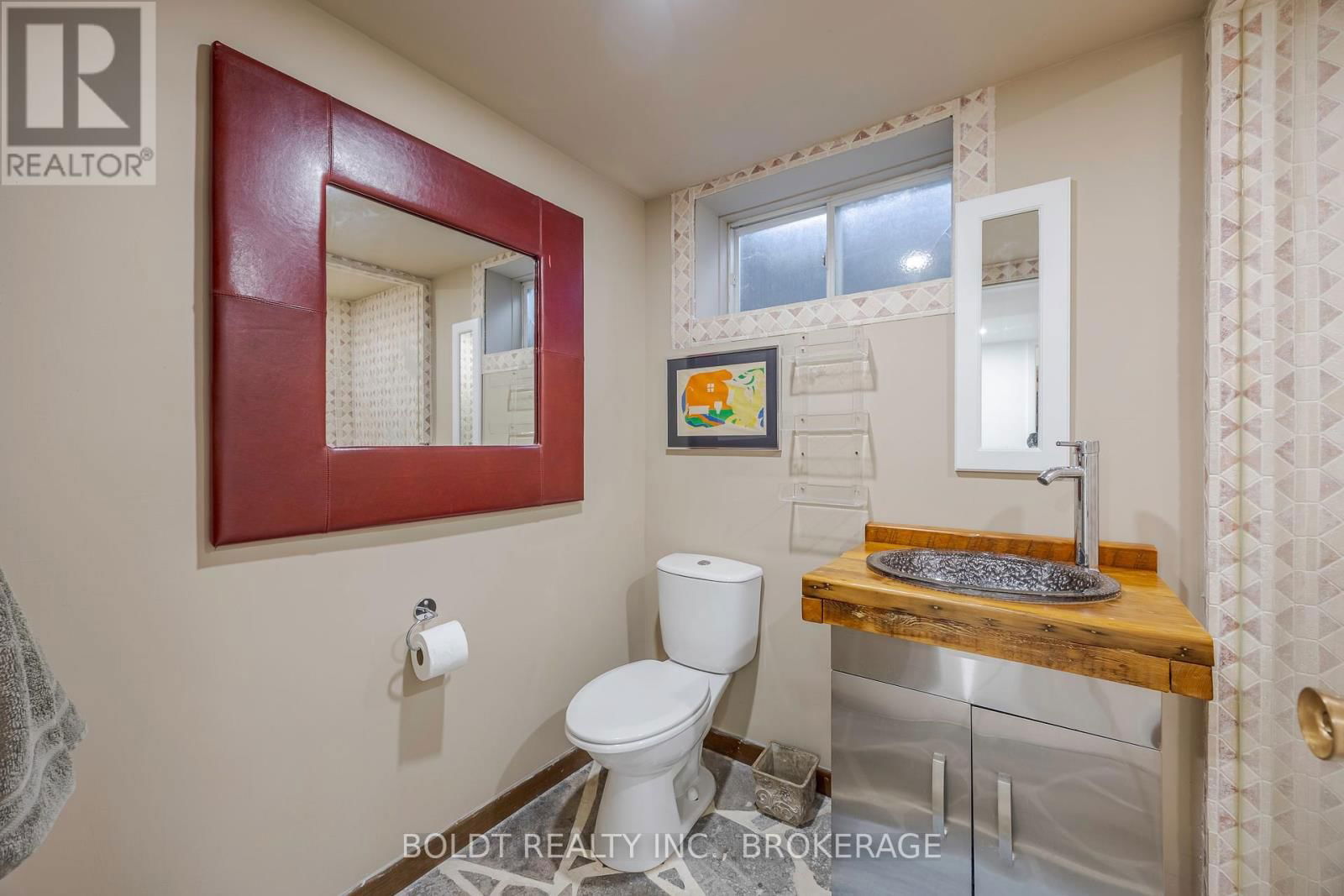 5 WOODGARDEN COURT Image 31