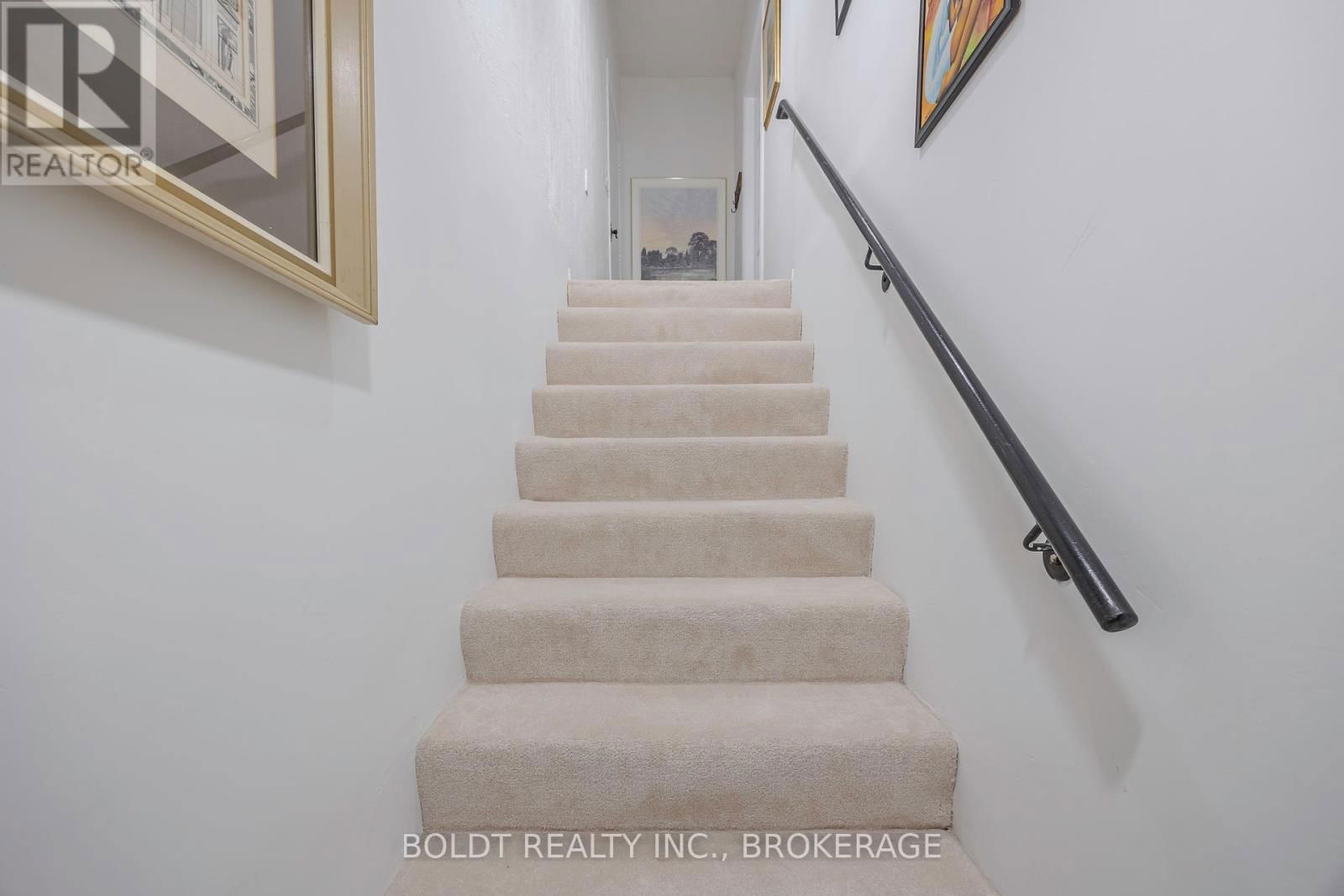 5 WOODGARDEN COURT Image 36