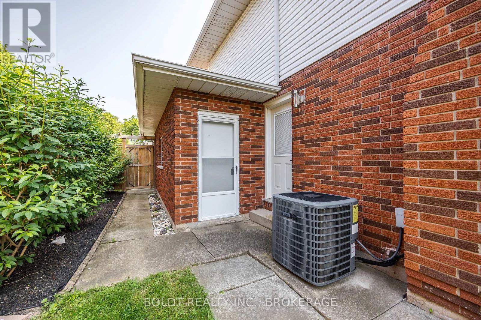 5 WOODGARDEN COURT Image 41