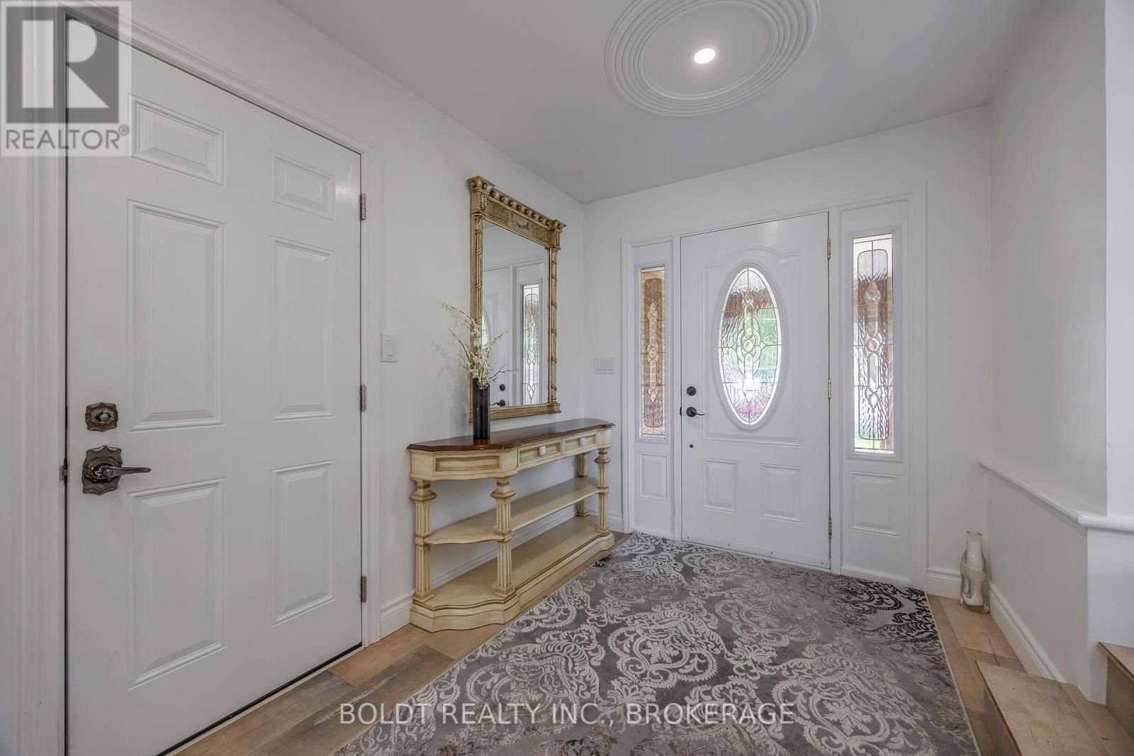 5 WOODGARDEN COURT Image 6