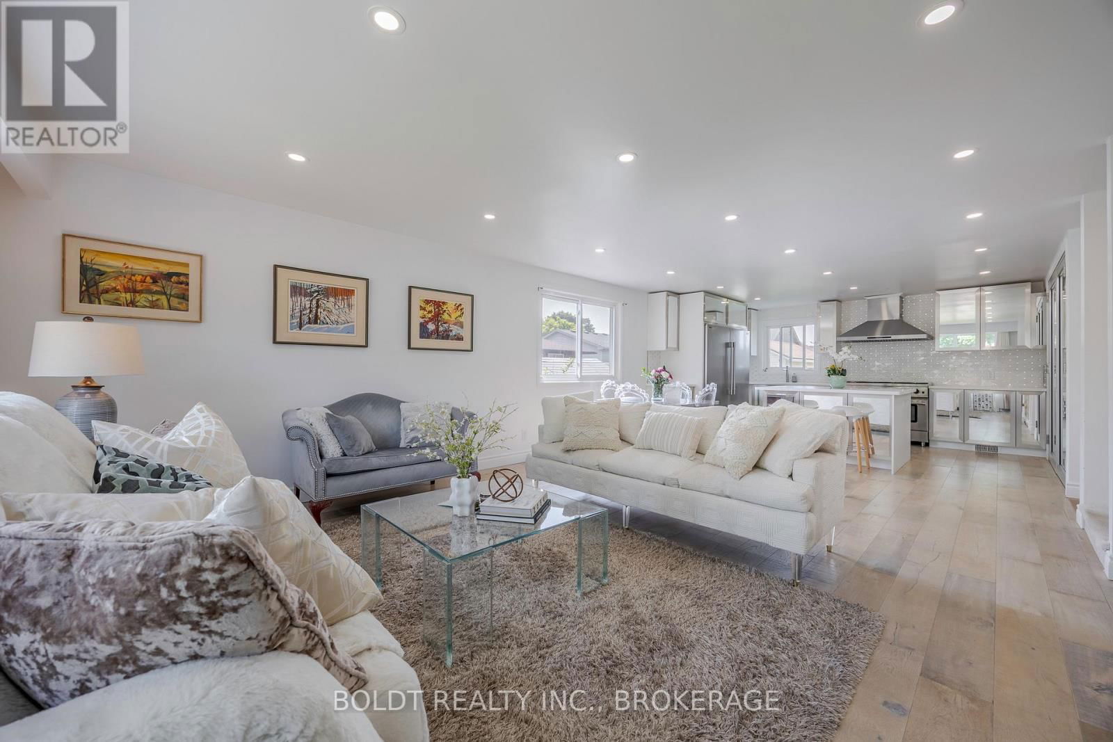 5 WOODGARDEN COURT Image 7