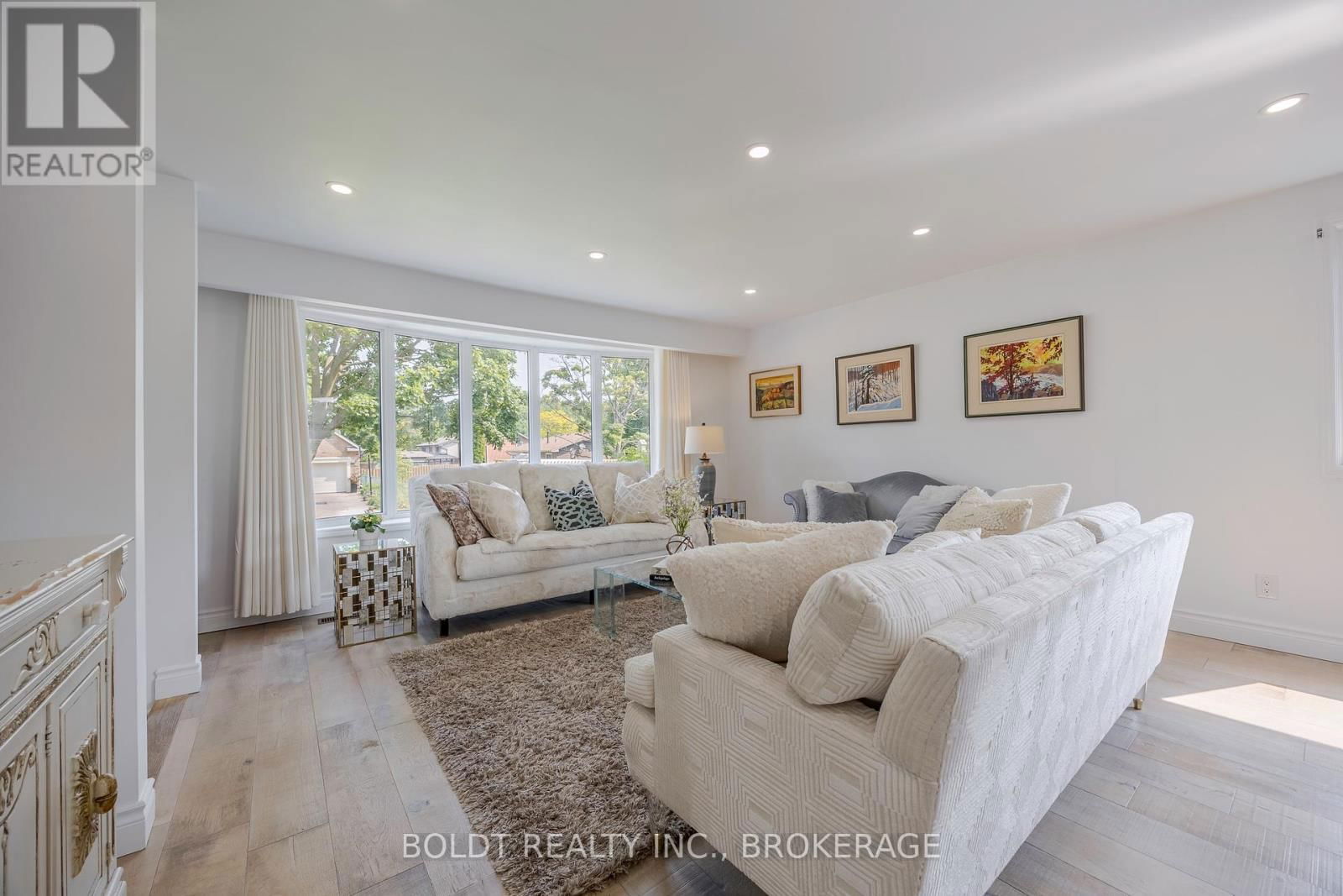 5 WOODGARDEN COURT Image 8