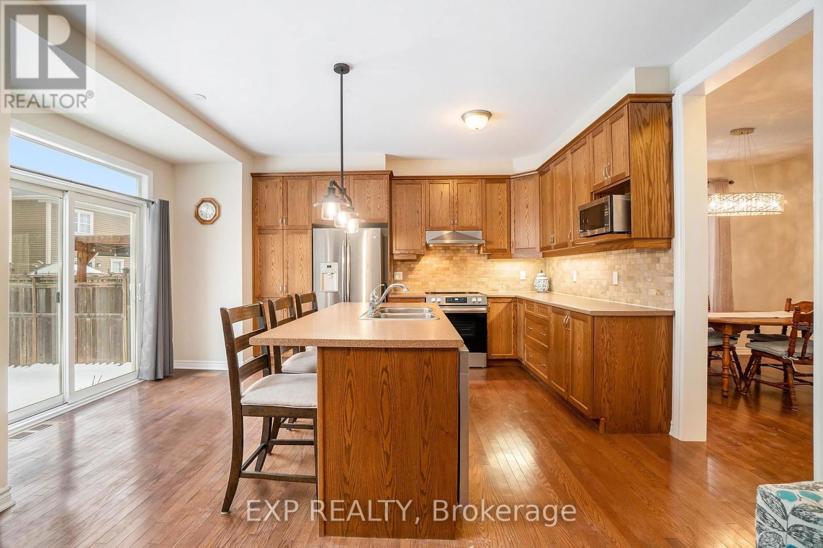 405 MEADOWHAWK CRESCENT Image 13