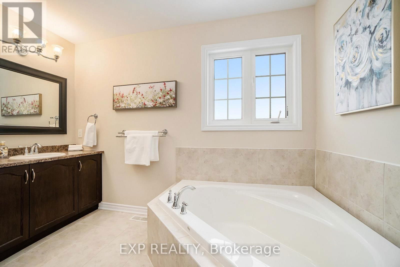 405 MEADOWHAWK CRESCENT Image 22