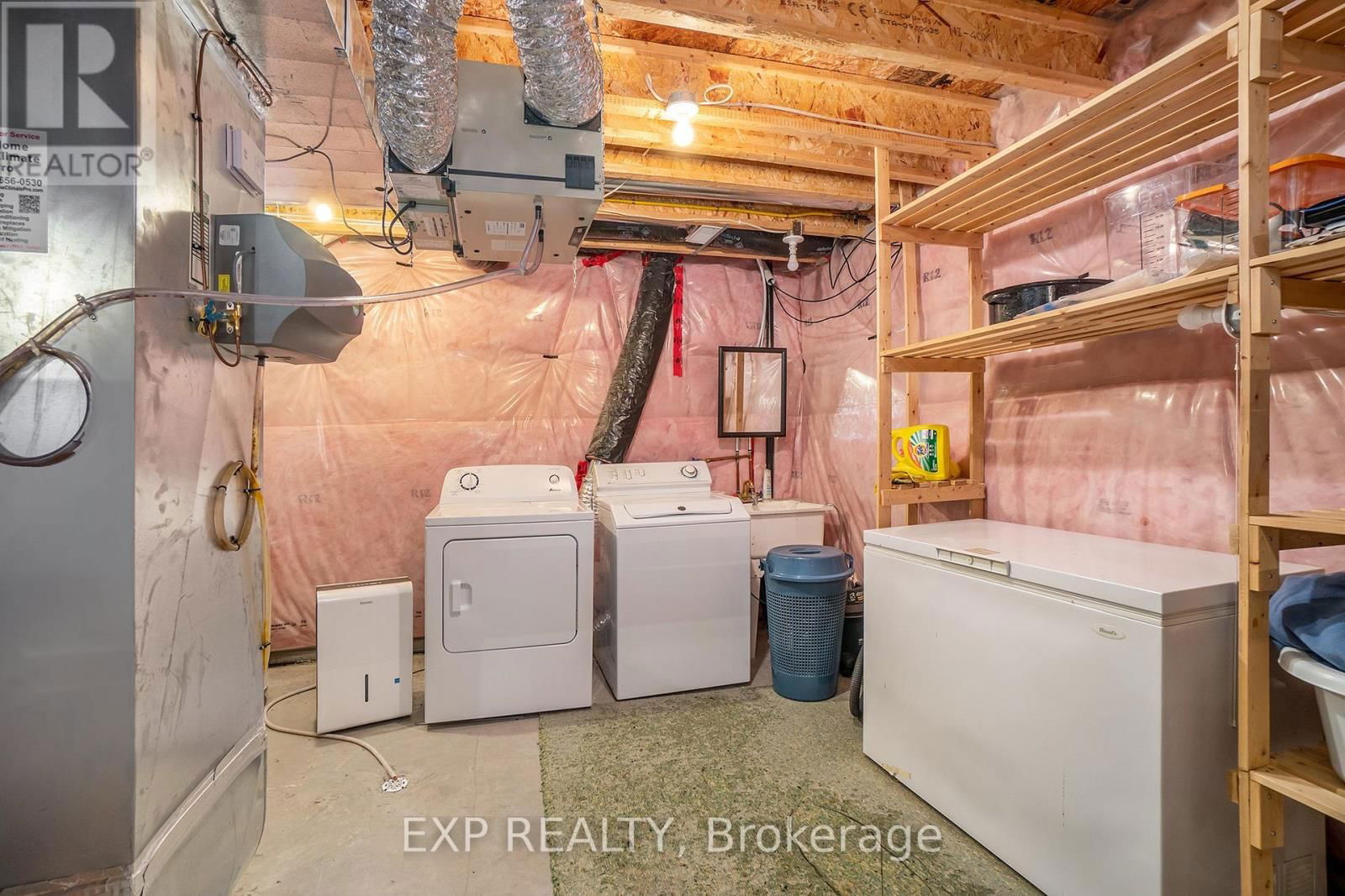 405 MEADOWHAWK CRESCENT Image 32