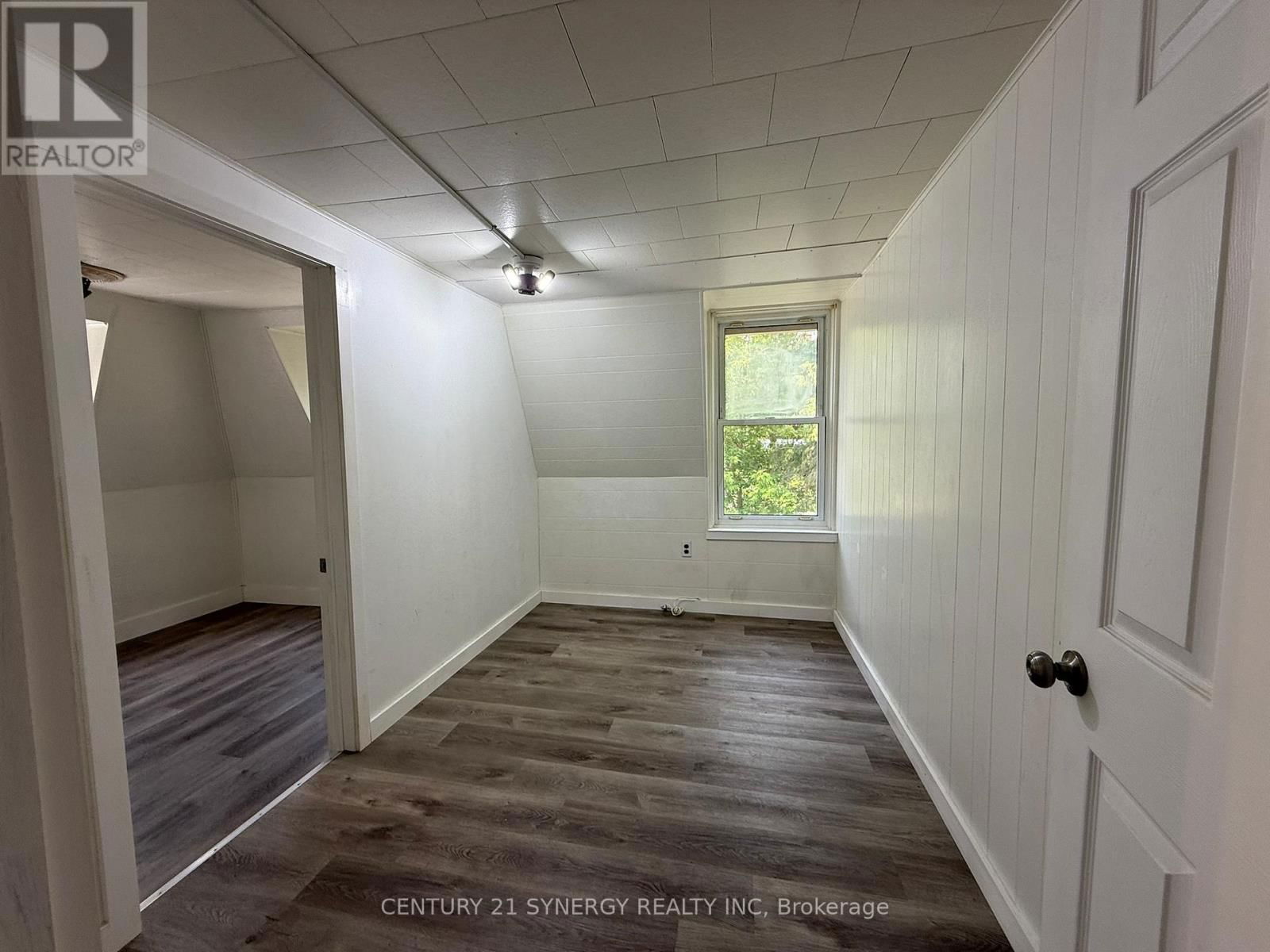 106 MAIN STREET WEST Image 11