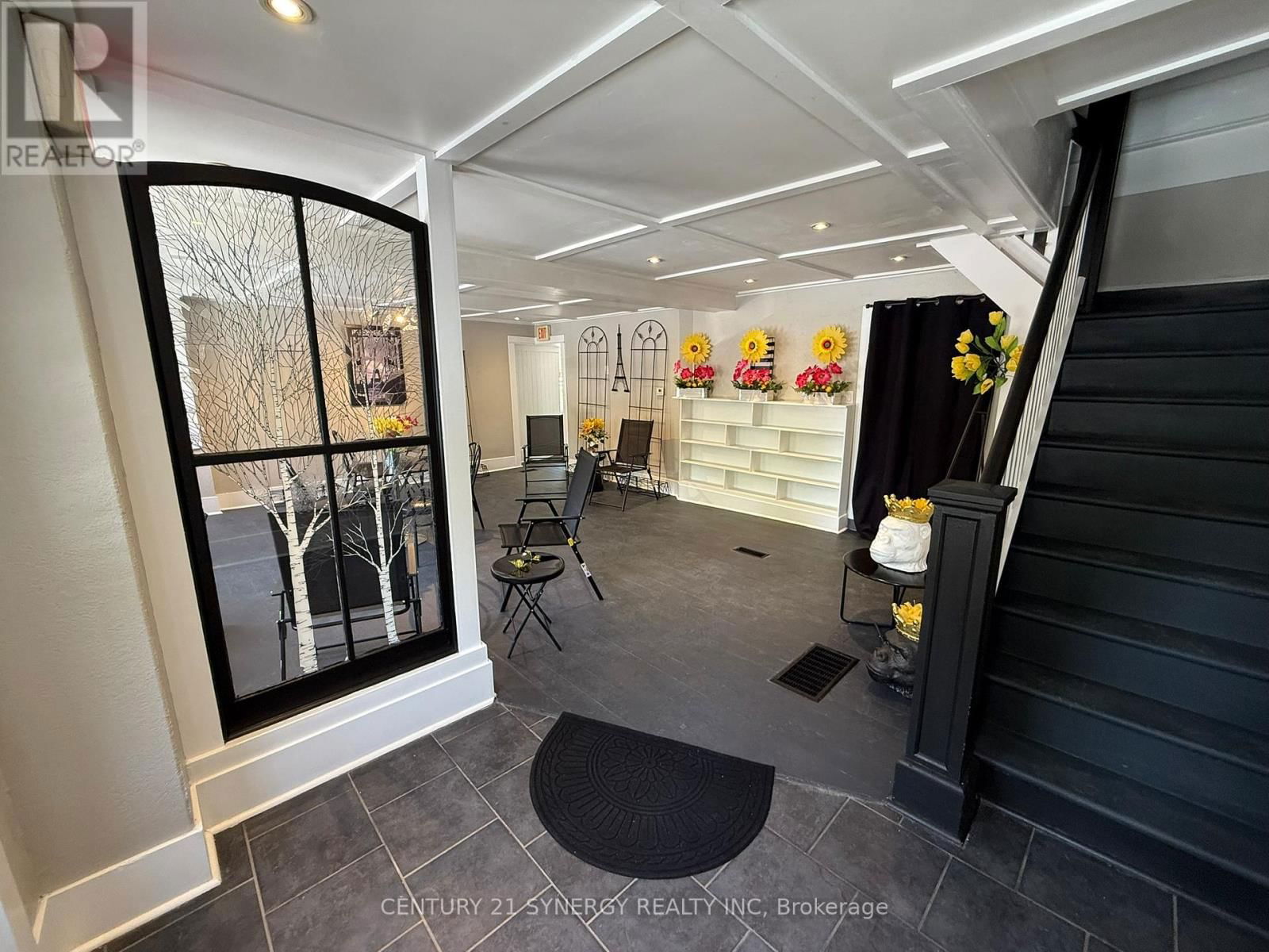 106 MAIN STREET WEST Image 2