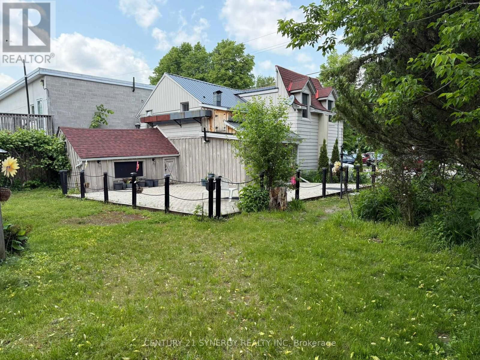 106 MAIN STREET WEST Image 22