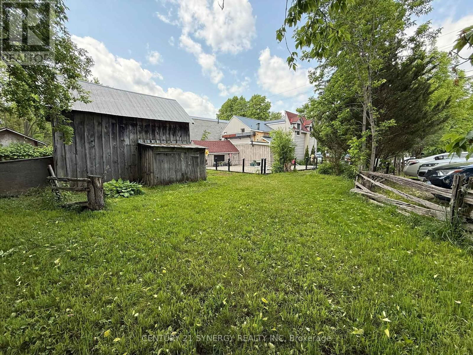 106 MAIN STREET WEST Image 23