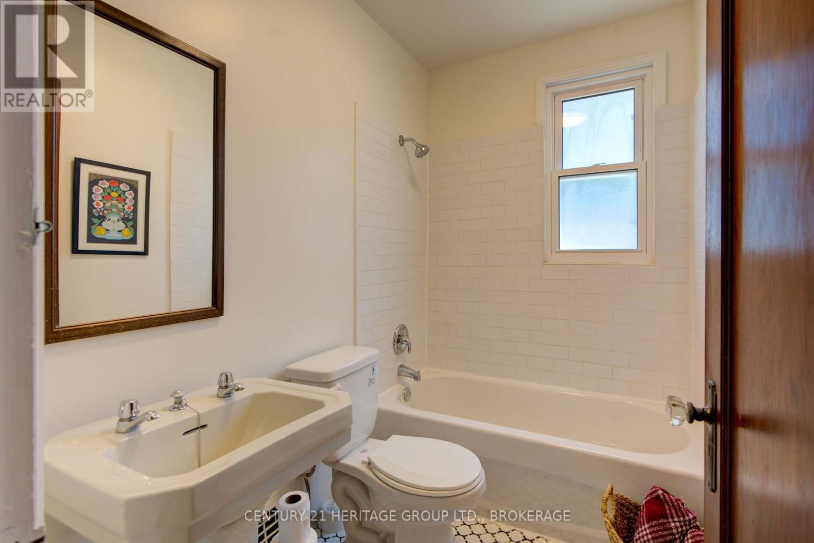 108 PARK STREET Image 10