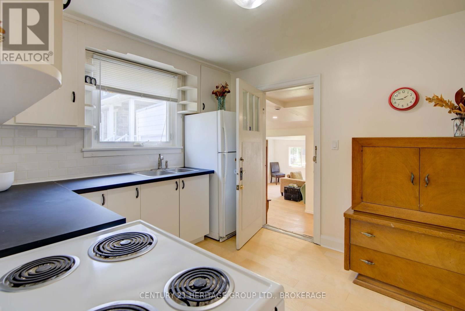 108 PARK STREET Image 11