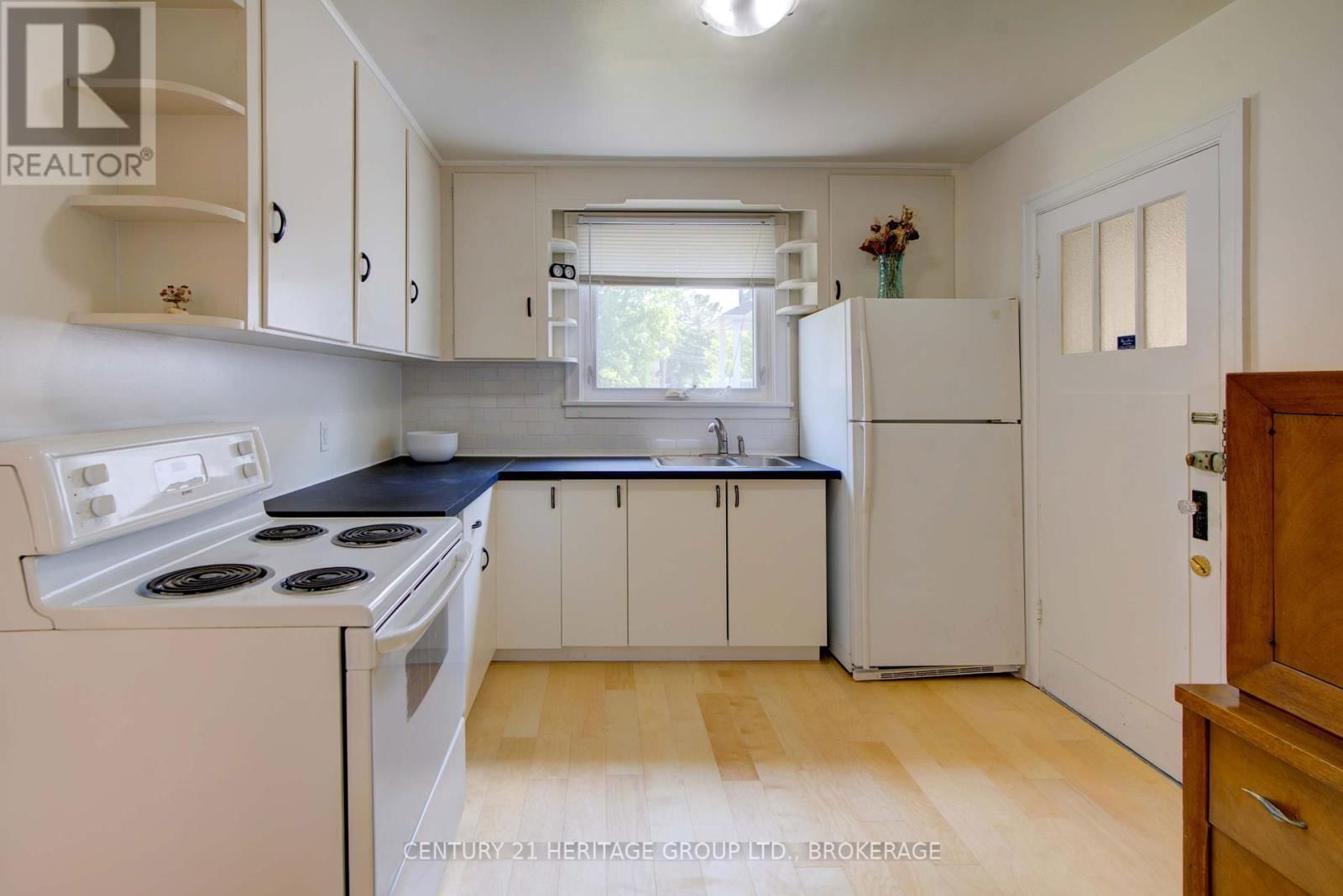 108 PARK STREET Image 12
