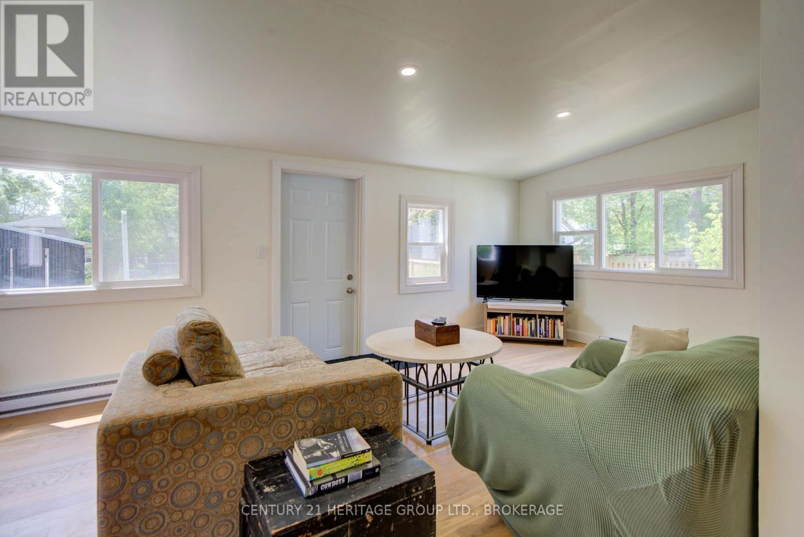 108 PARK STREET Image 16