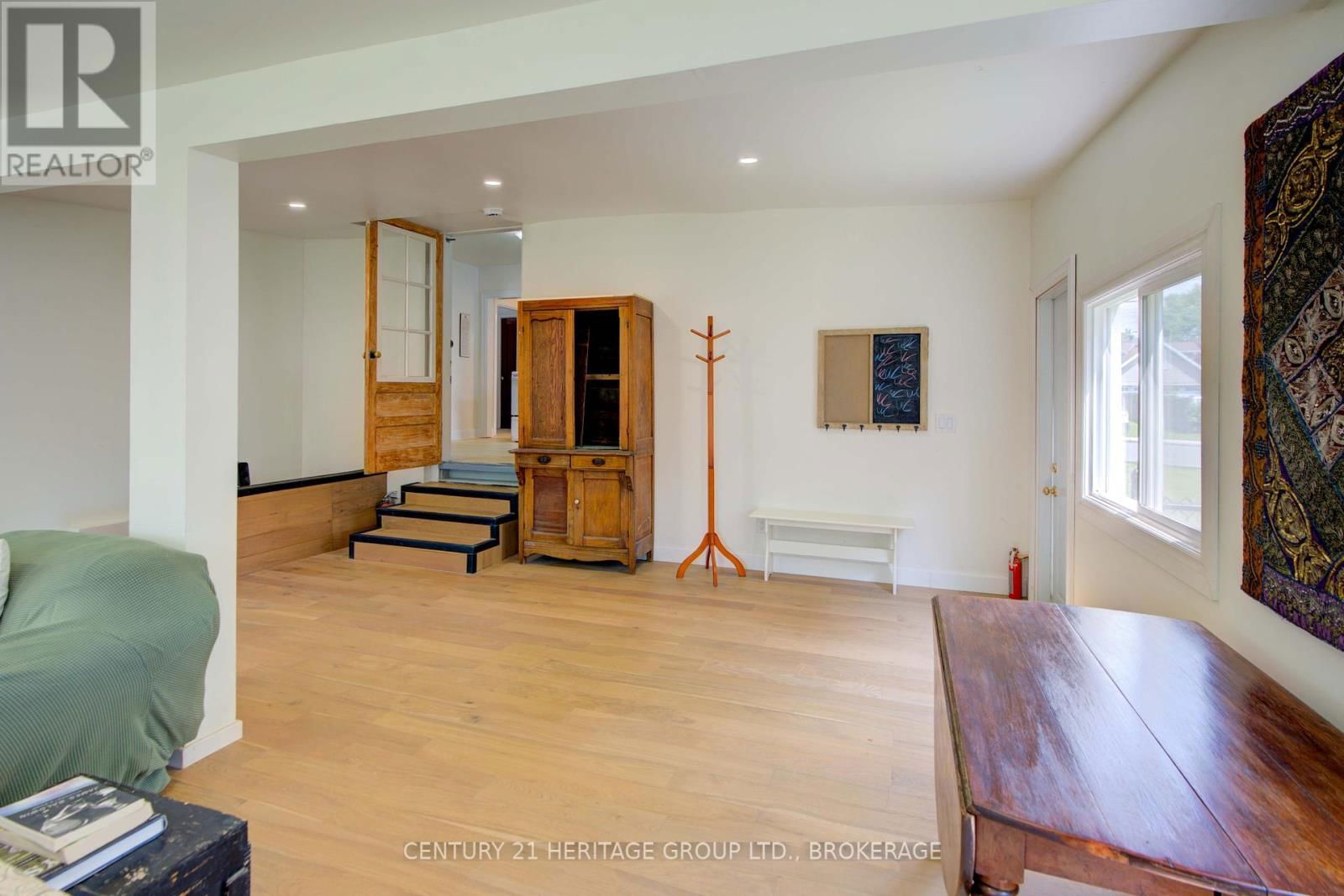 108 PARK STREET Image 17
