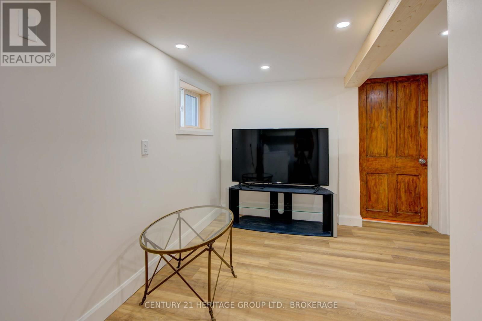 108 PARK STREET Image 24
