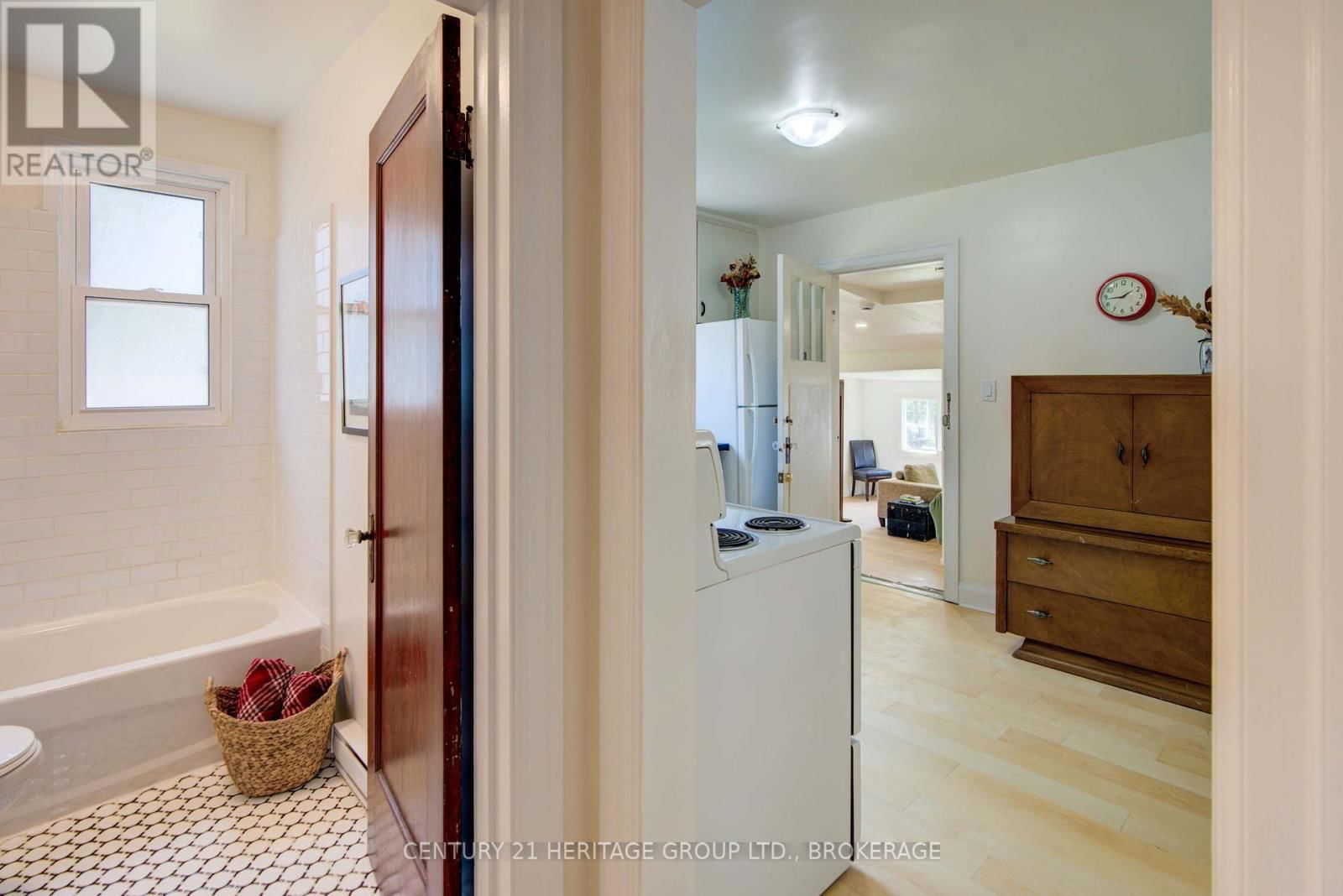 108 PARK STREET Image 9