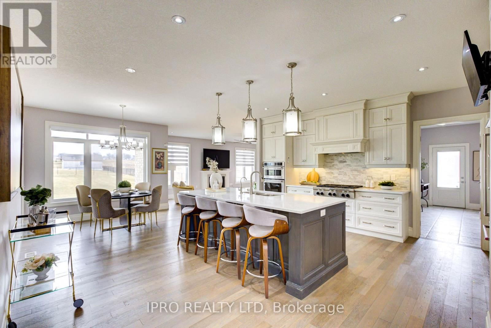111 SUNSET HILLS CRESCENT Image 14