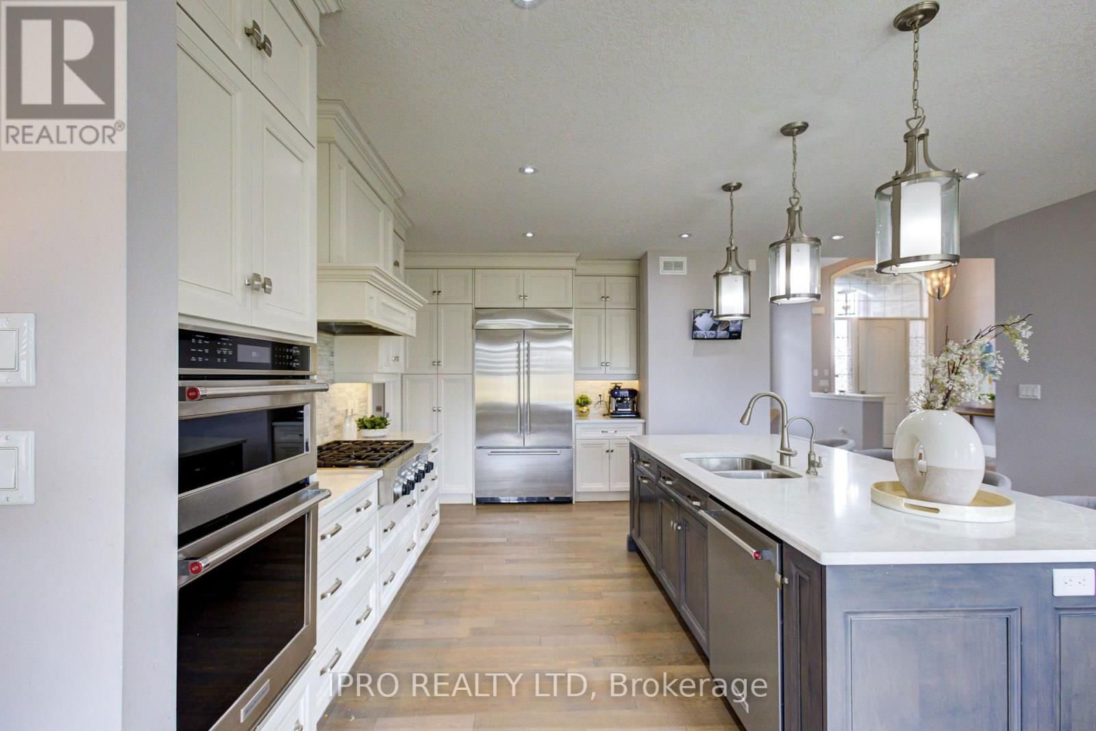 111 SUNSET HILLS CRESCENT Image 15