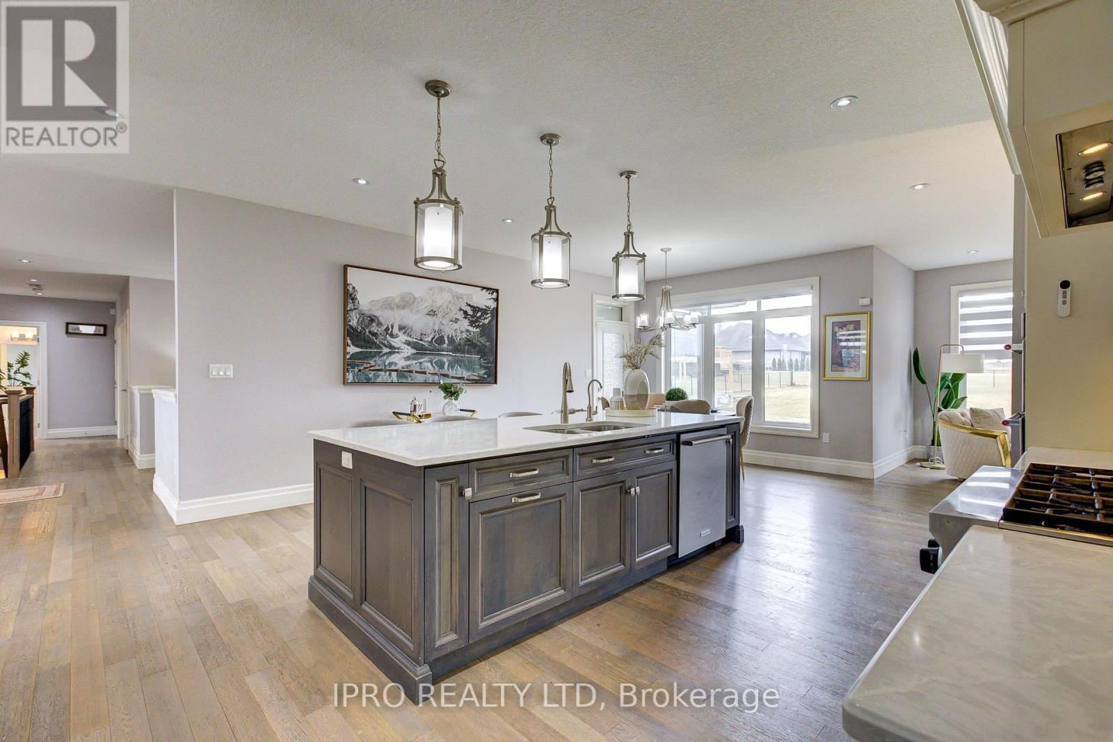 111 SUNSET HILLS CRESCENT Image 16