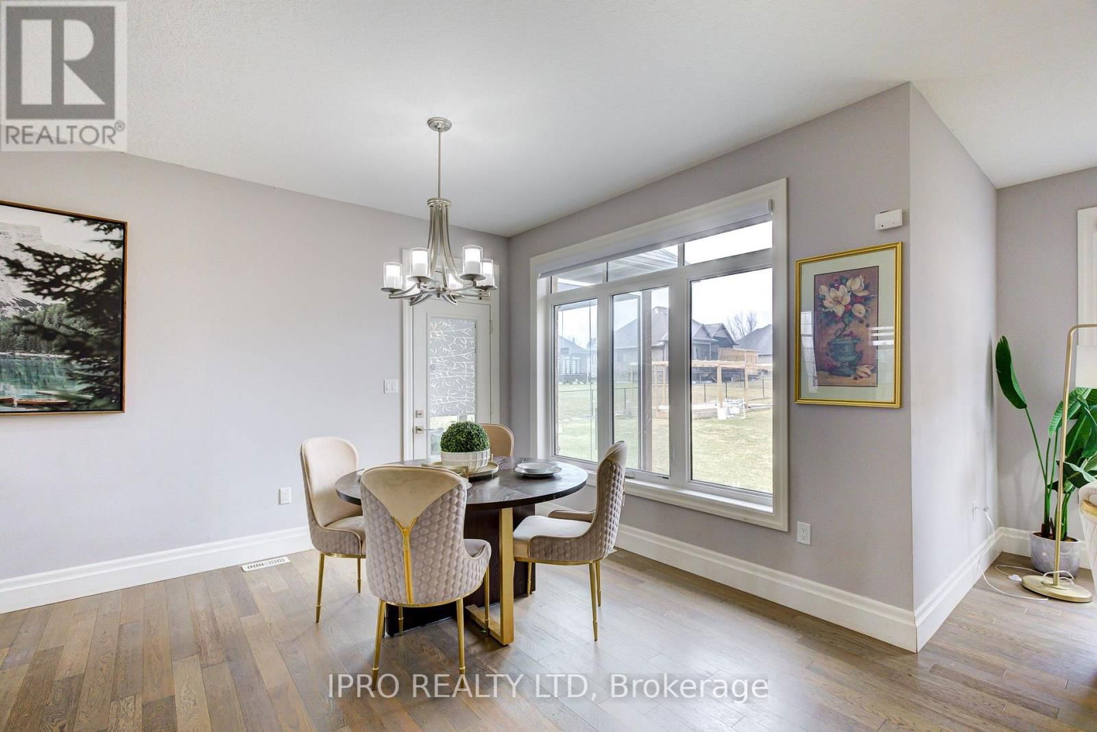 111 SUNSET HILLS CRESCENT Image 17