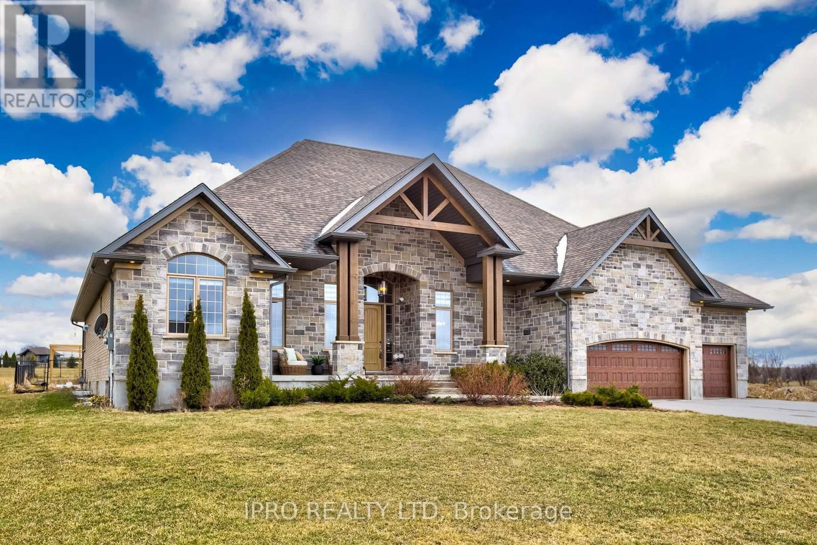 111 SUNSET HILLS CRESCENT Image 2
