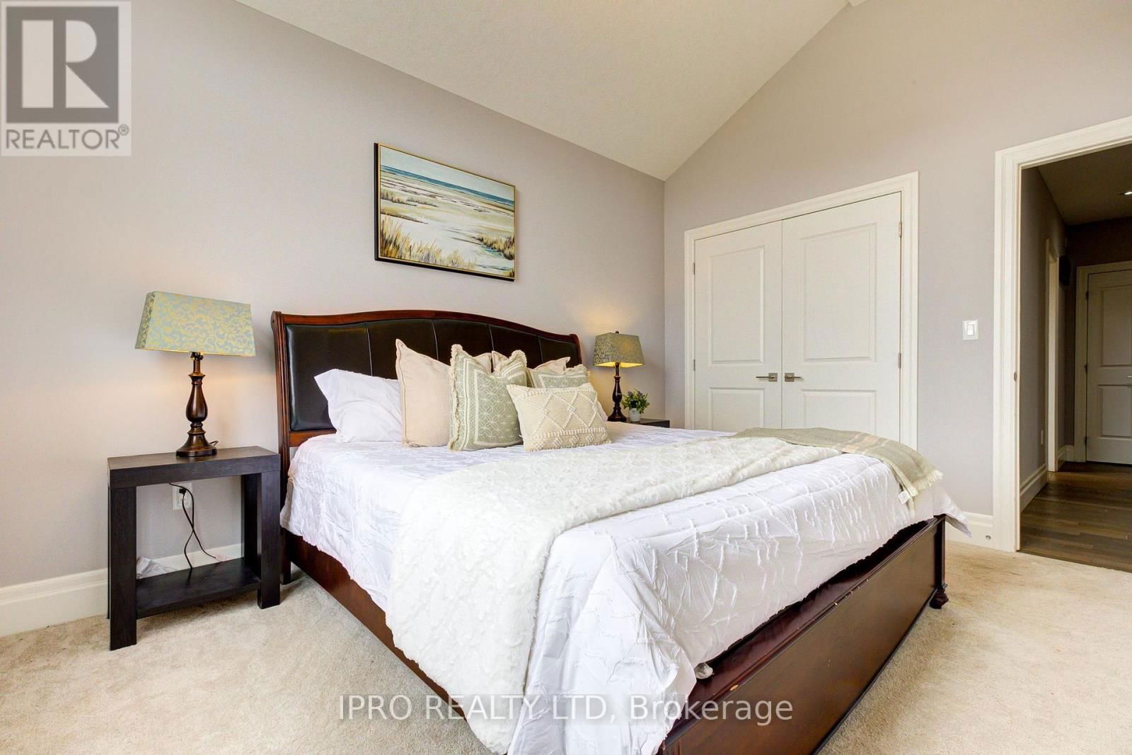 111 SUNSET HILLS CRESCENT Image 25