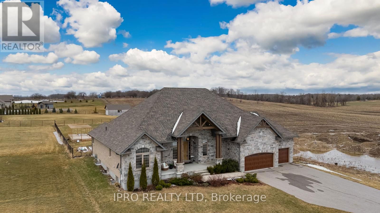 111 SUNSET HILLS CRESCENT Image 3