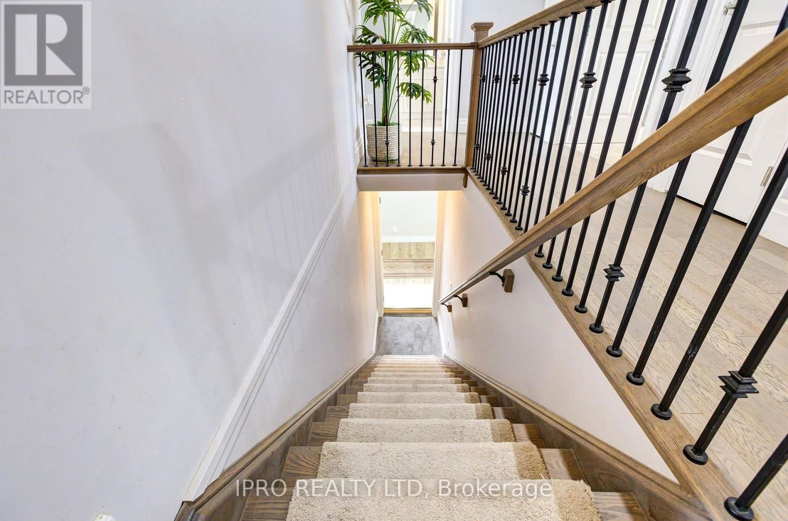 111 SUNSET HILLS CRESCENT Image 30