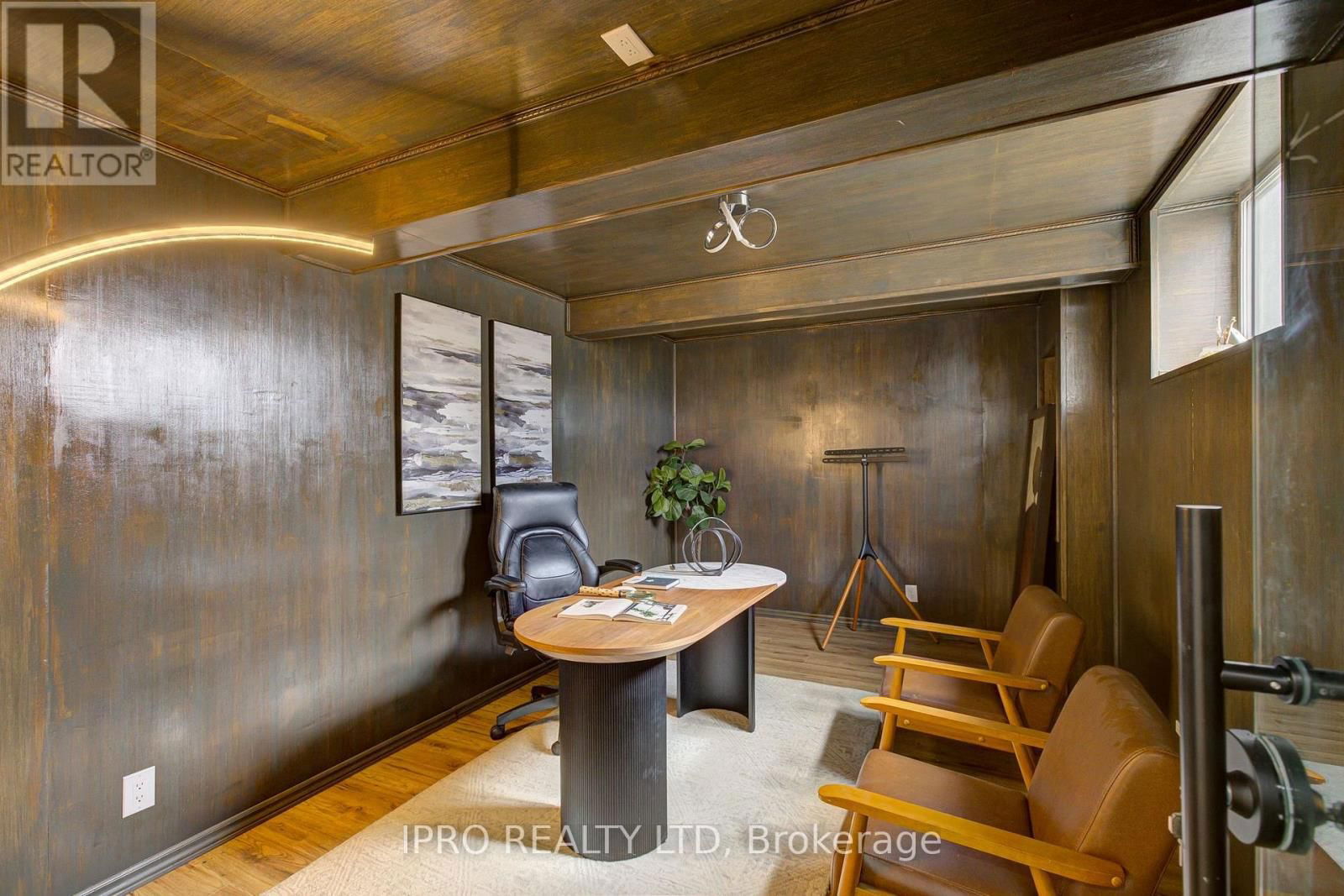 111 SUNSET HILLS CRESCENT Image 32