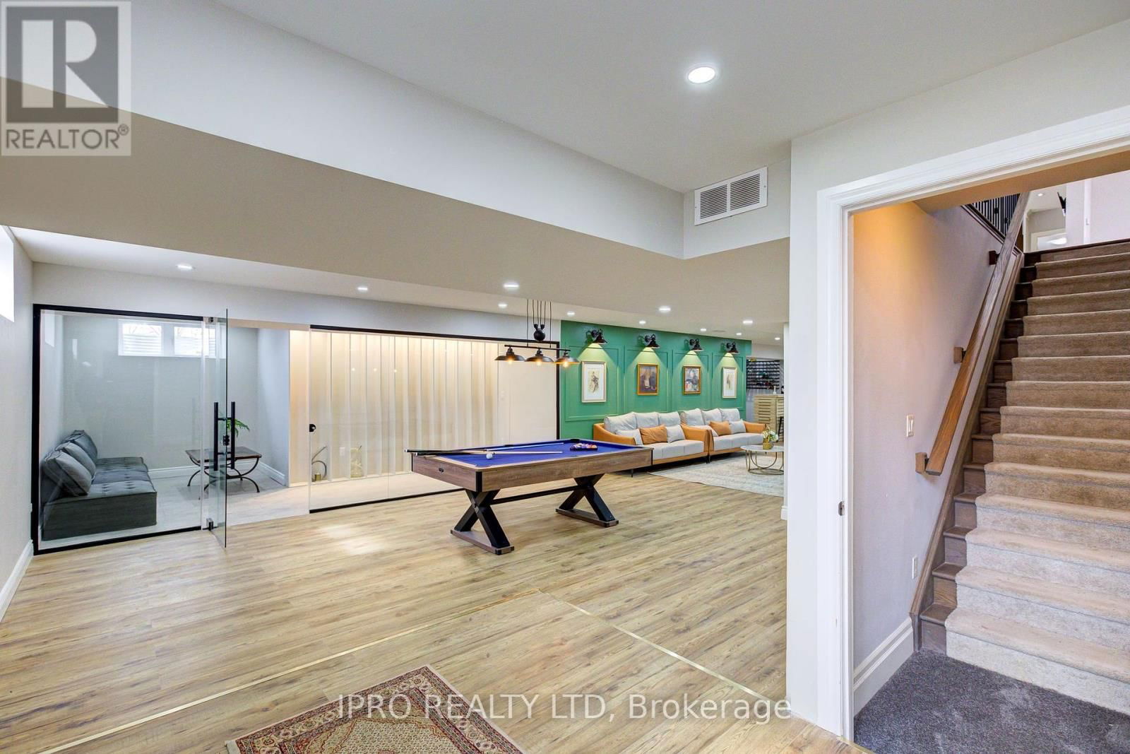 111 SUNSET HILLS CRESCENT Image 33