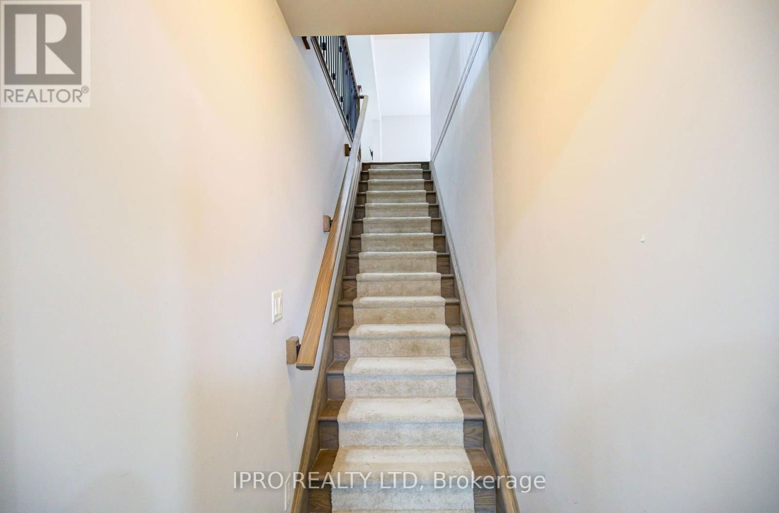 111 SUNSET HILLS CRESCENT Image 40