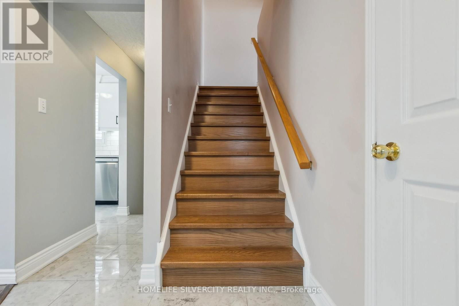 221 GREY FOX DRIVE Image 12