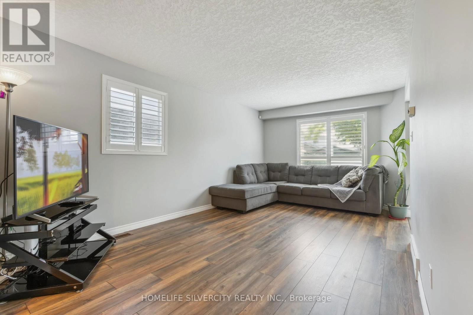 221 GREY FOX DRIVE Image 5
