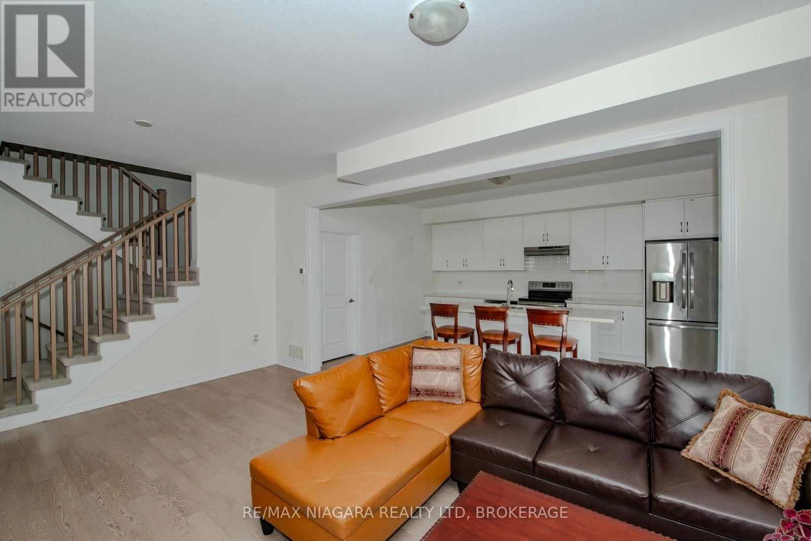 100 BLACKBIRD WAY Image 11