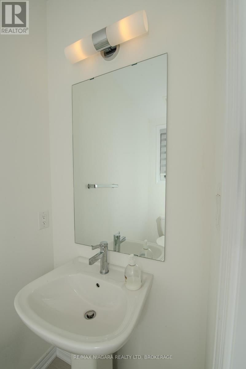 100 BLACKBIRD WAY Image 12