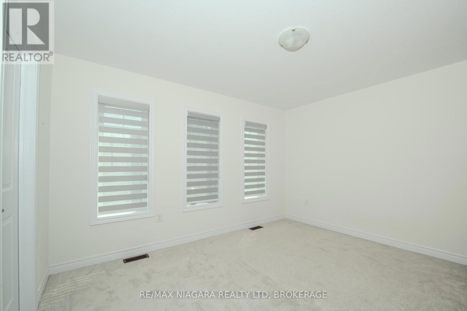 100 BLACKBIRD WAY Image 13