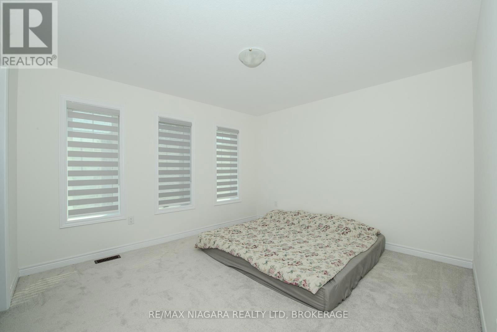 100 BLACKBIRD WAY Image 14