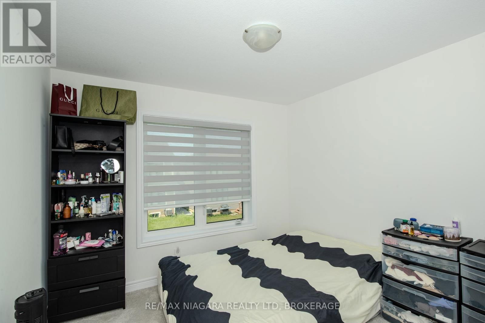 100 BLACKBIRD WAY Image 17