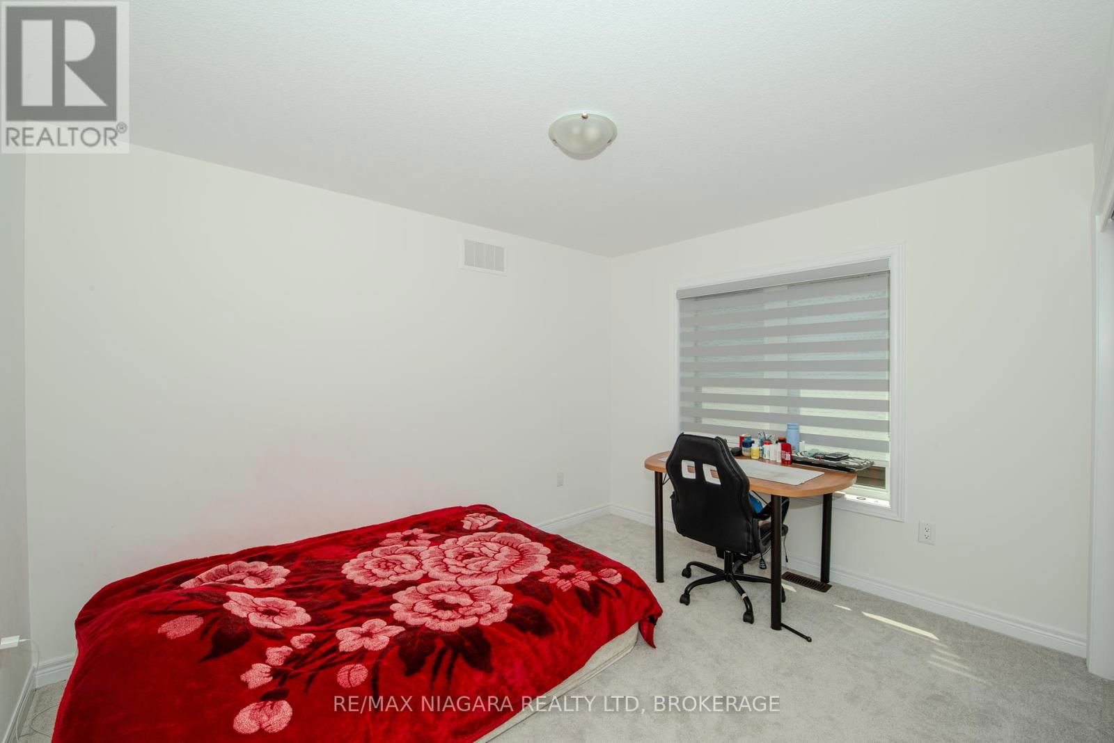 100 BLACKBIRD WAY Image 19
