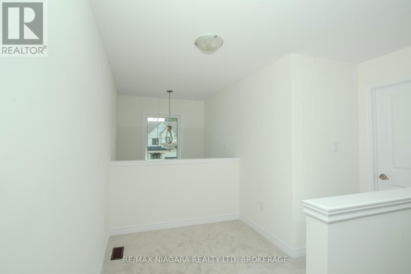100 BLACKBIRD WAY Image 21