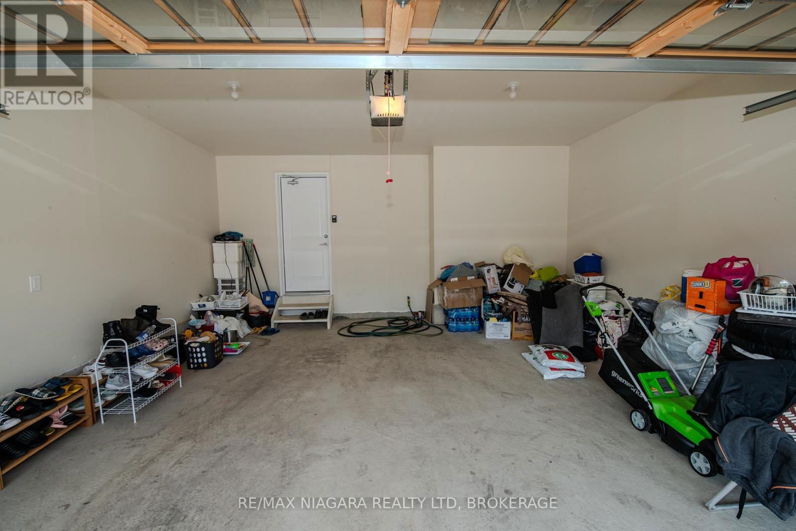 100 BLACKBIRD WAY Image 24
