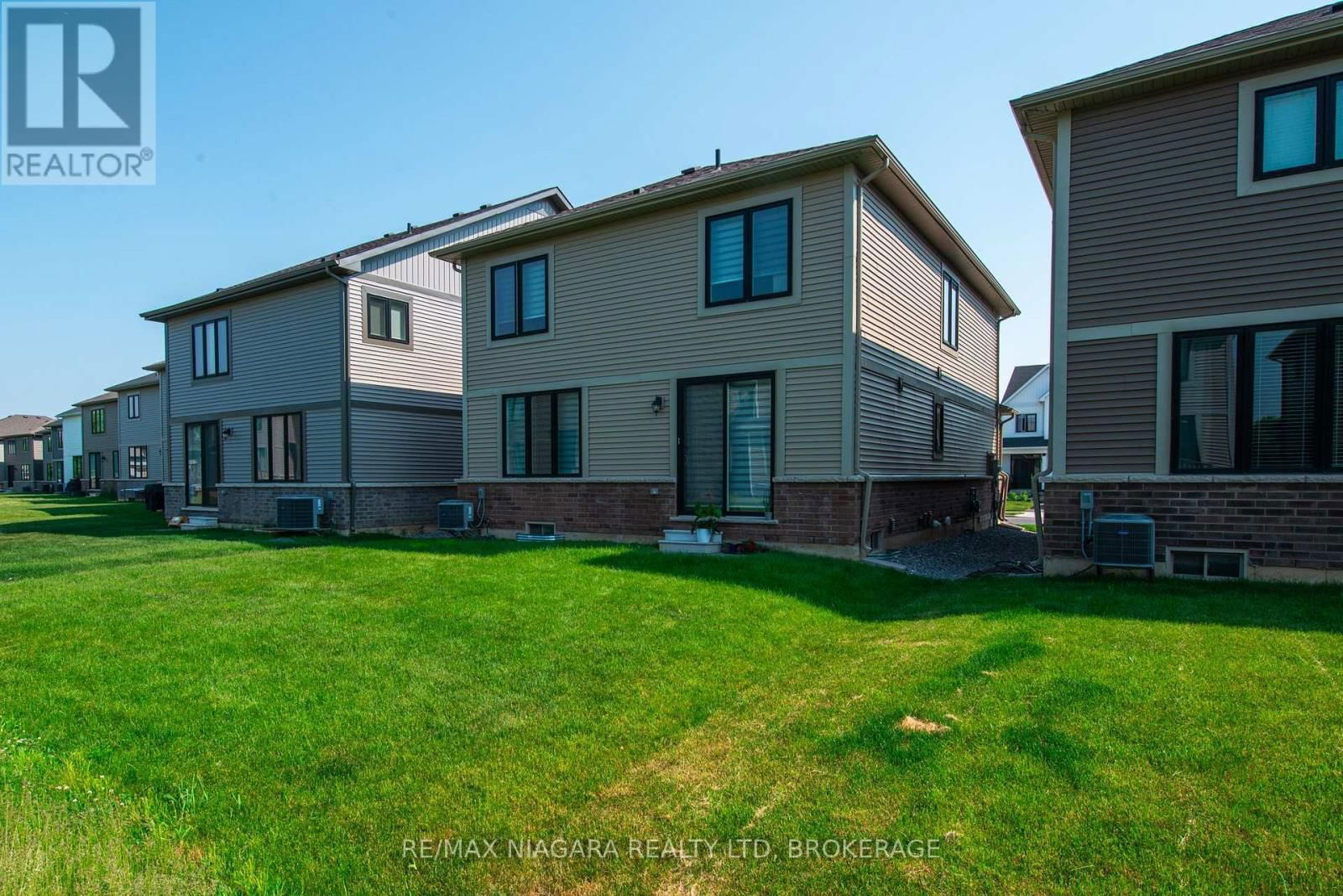 100 BLACKBIRD WAY Image 5