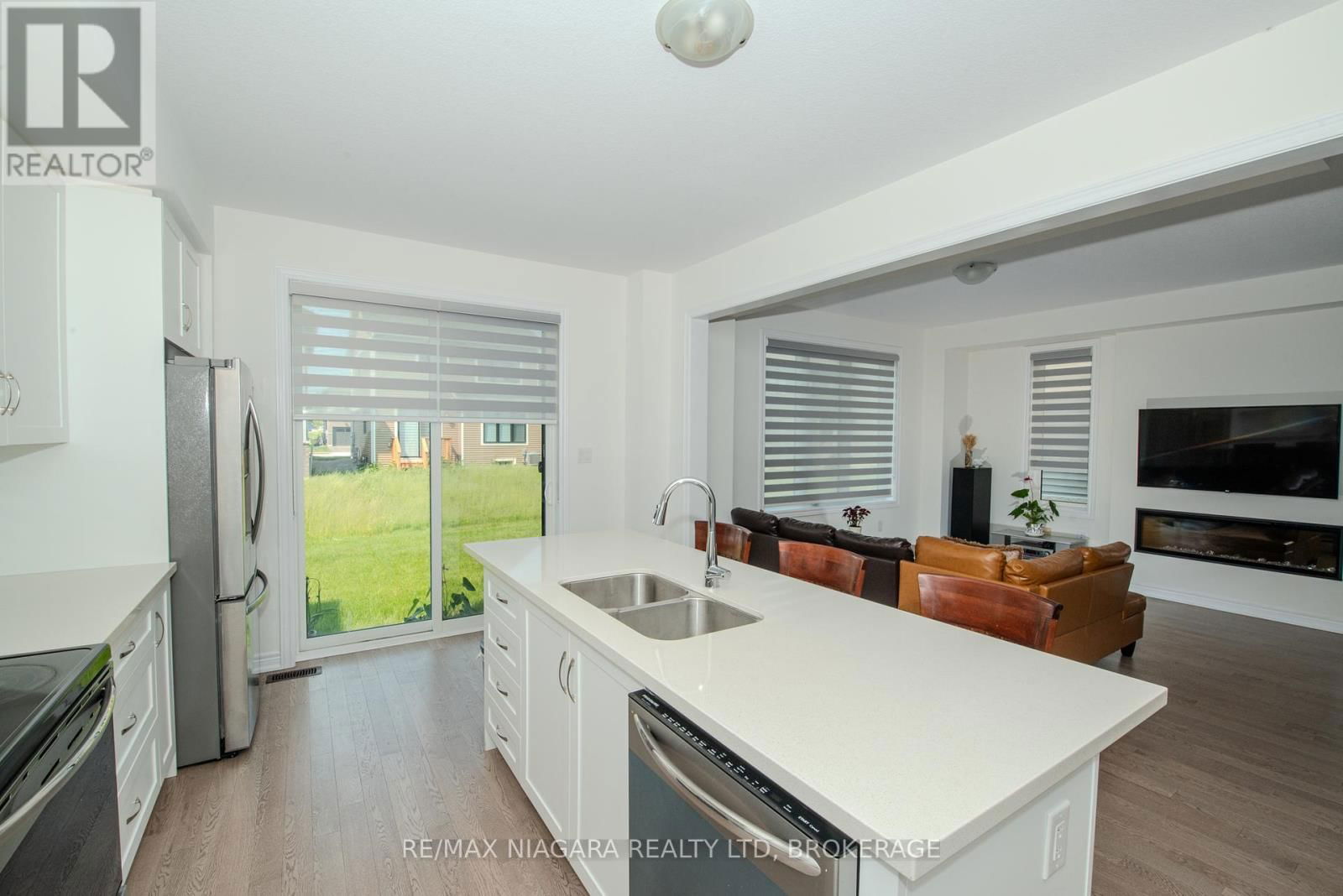 100 BLACKBIRD WAY Image 8