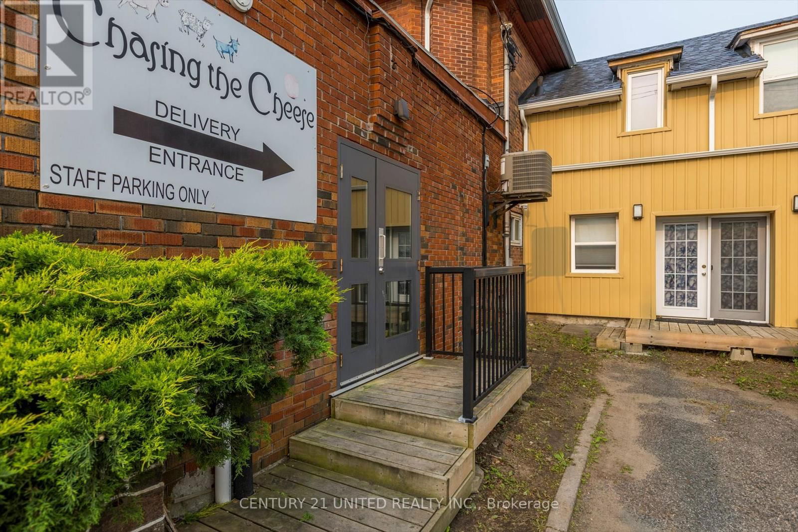 330-334 CHARLOTTE STREET WEST Image 12