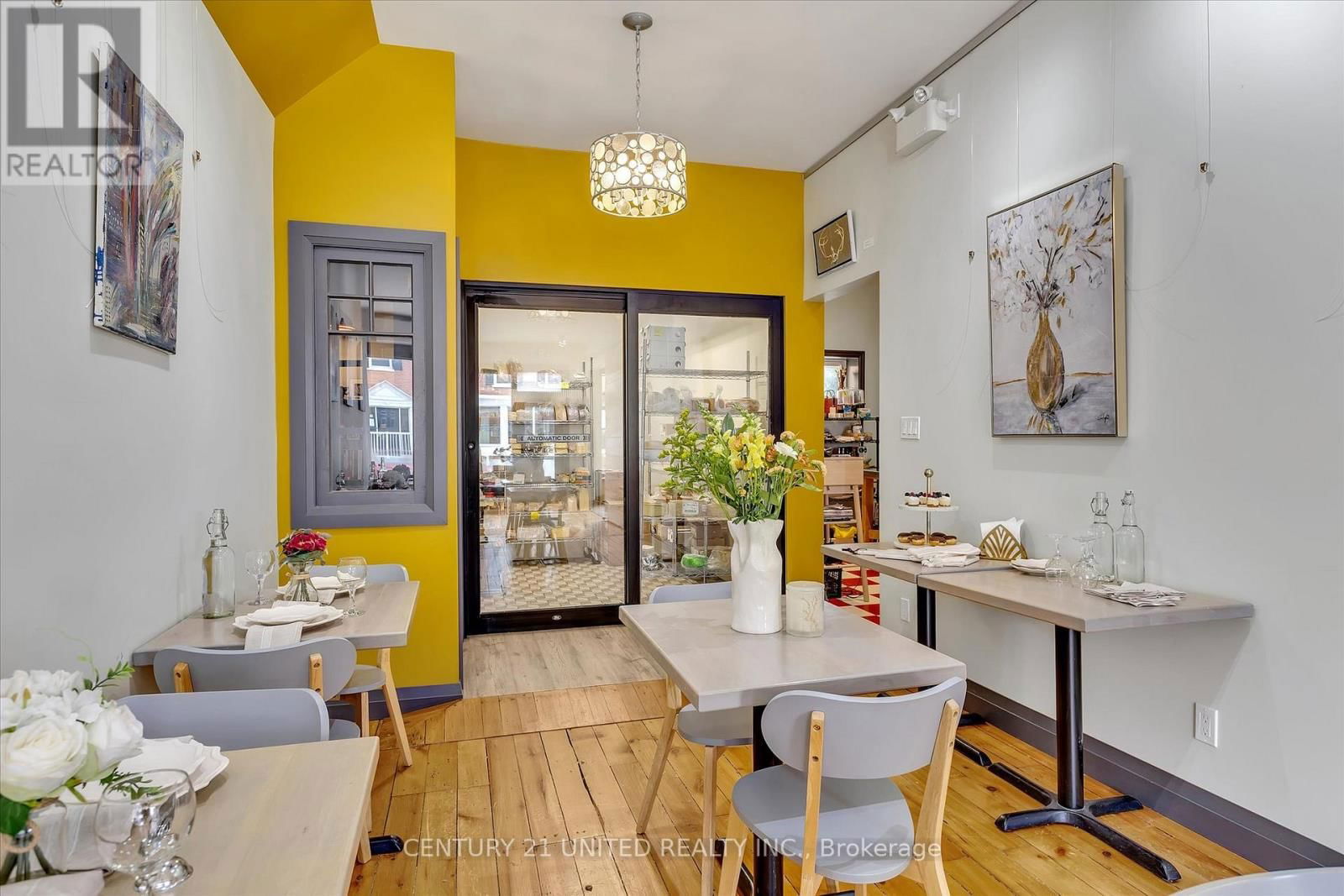 330-334 CHARLOTTE STREET WEST Image 33