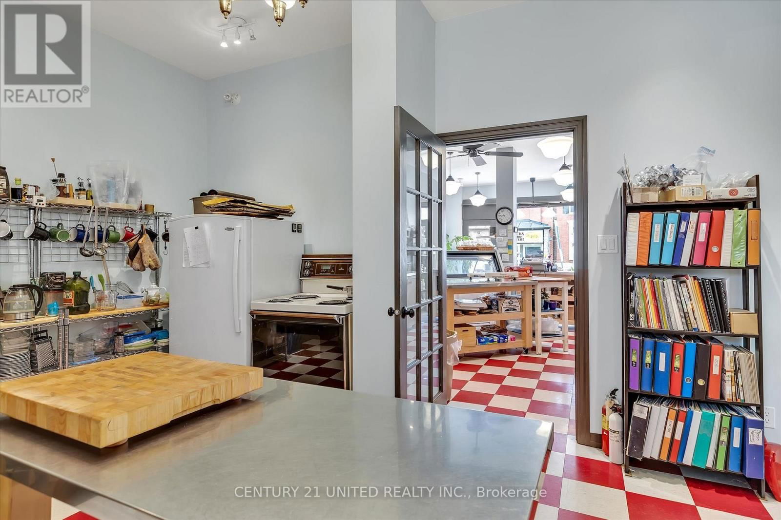 330-334 CHARLOTTE STREET WEST Image 37
