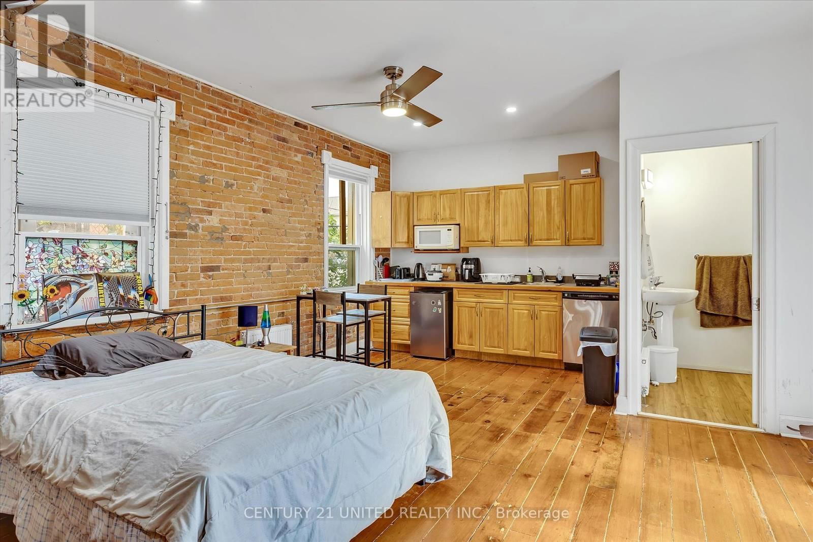 330-334 CHARLOTTE STREET WEST Image 44