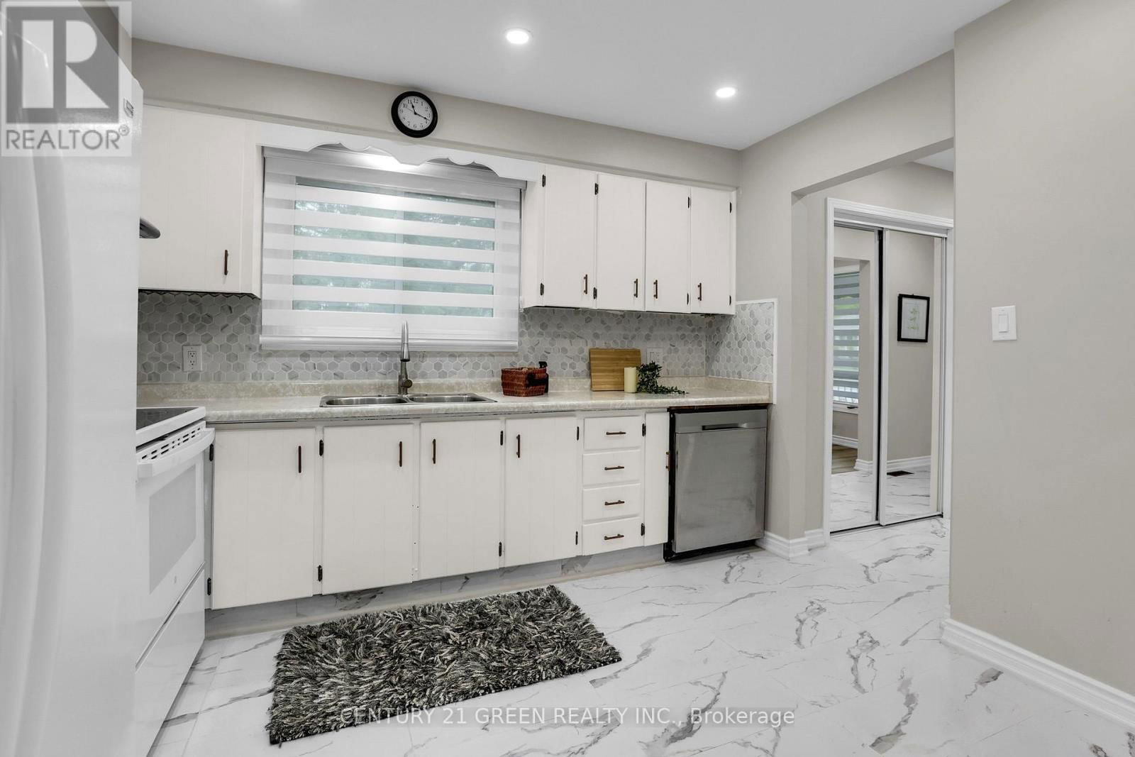 7812 BADGER ROAD Image 11