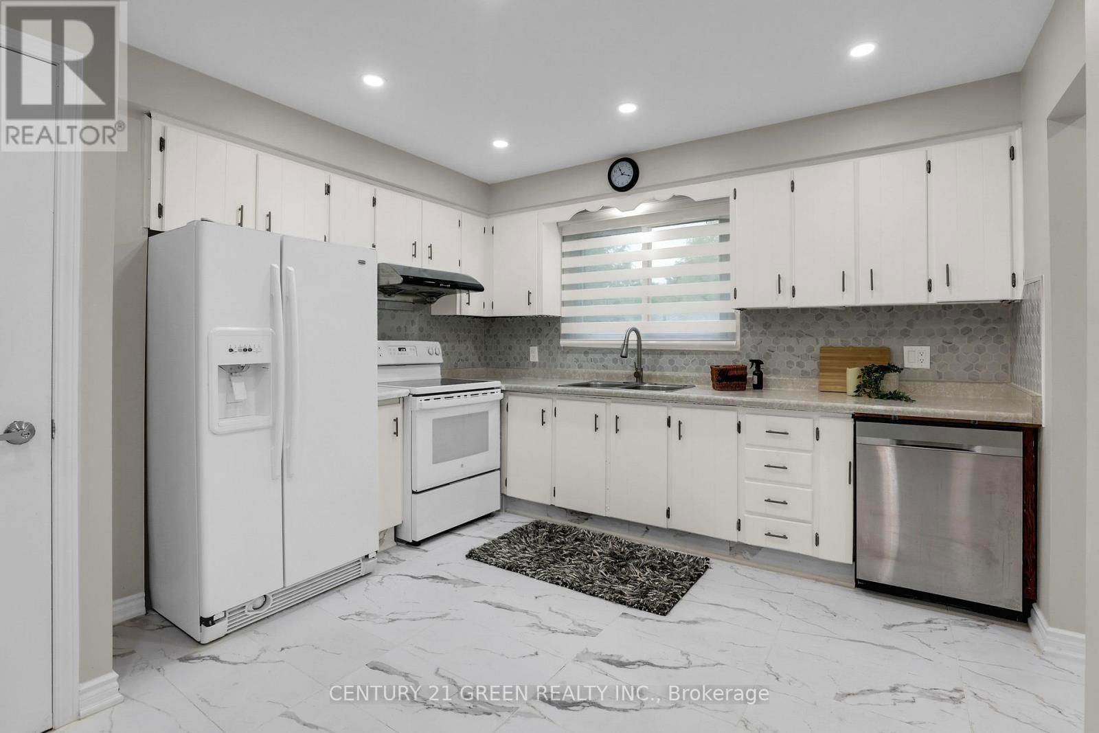 7812 BADGER ROAD Image 12